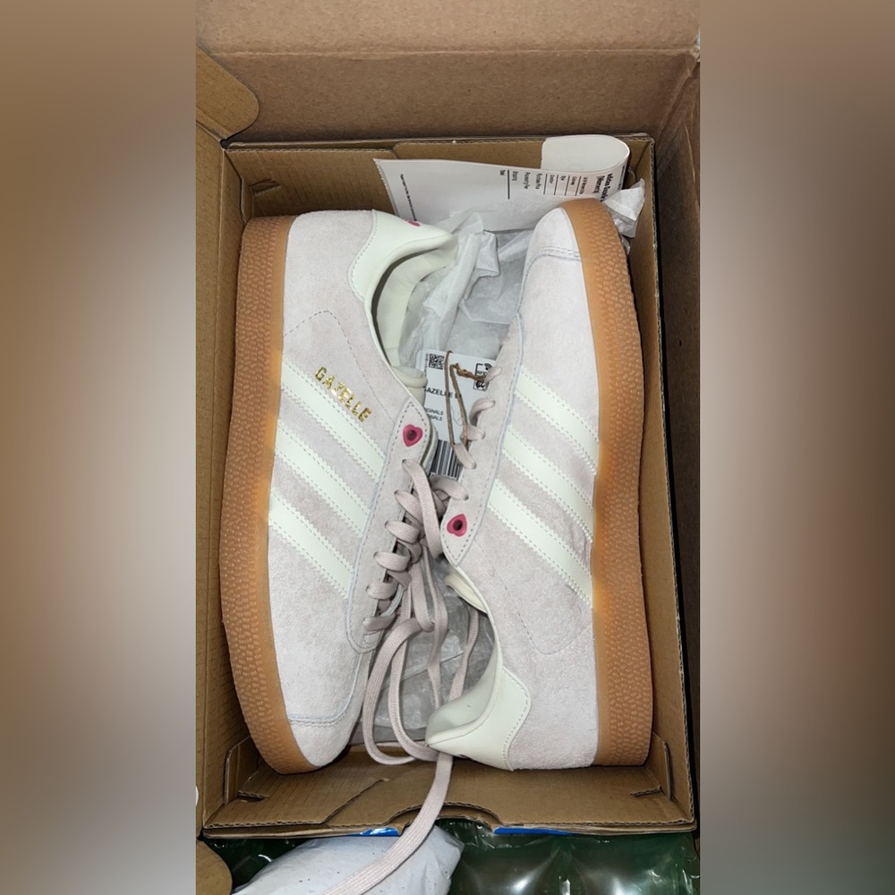 Adida gazelle valentines version